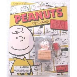  Peanuts CHARLIE BROWN KEYCHAIN by BASIC FUN: Toys & Games