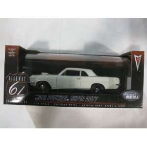  1963 Pontiac Super Duty in White Diecast 1:18 Scale 