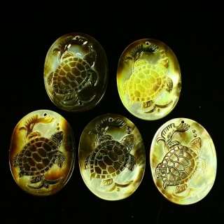 L13863 Five carved shell turtle pendant beads  