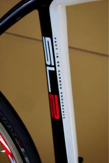 Ultralight FACT carbon monocoque fork with vibration damping Zertz 