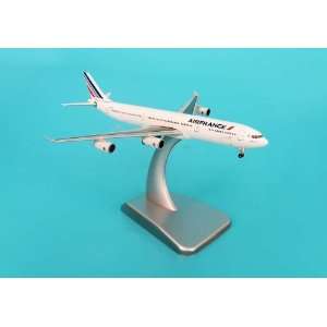    Hogan Air France A340 300 1/500 With Stand & Gear Toys & Games