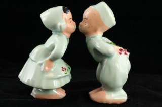 This is a vintage art pottery couple. Boy & girl, Dutch clothing. Loss 