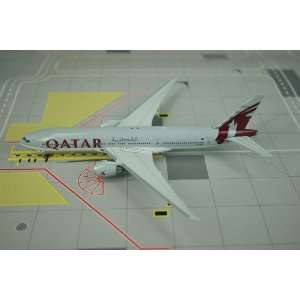  PH4QTR696 Phoenix Qatar Airways B777 200LR Model Airplane 