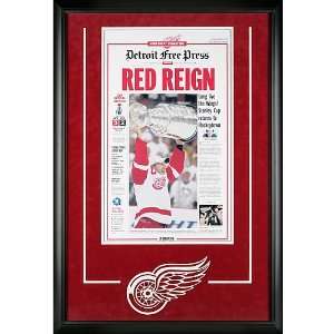   Mounted Memories Detroit Red Wings Framed Newspaper: Sports & Outdoors