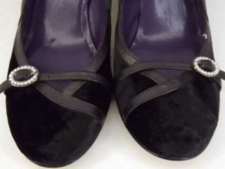 Womens shoes black velvet fabric 8.5 M Guess heels pumps  