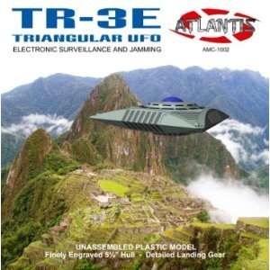   TR3E Triangular UFO 5 1/4 Hull w/Landing Gear Kit: Toys & Games