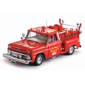  Sun Star 1/18 65 Chevrolet C 20 Fire Truck: Toys & Games