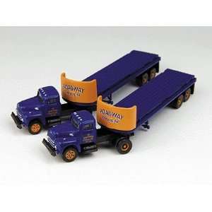   Roadway Semi Tractor/32 Round Nose Flatbed Trailer (2): Toys & Games