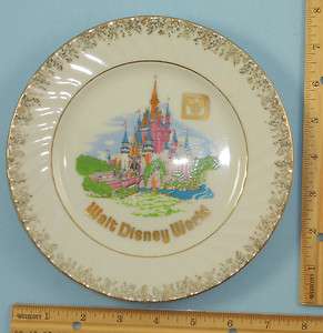 Vintage Disneyland Souvenir Wall Plate with View of famous castle 