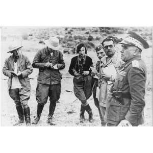  News correspondents,General Fuller,Woman photographer,Gen 