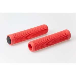  District Pro Scooter Grips   Red: Sports & Outdoors