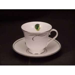  Waterford China Ballet Ribbon Cups & Saucers: Kitchen 