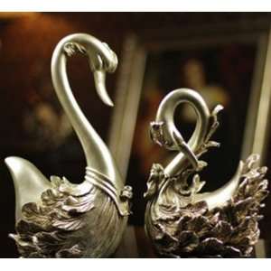  European Romantic Style Beautiful Pair of Swans Sculptures 