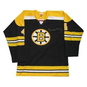  Autographed Bobby Orr Jersey   Send In: Sports & Outdoors