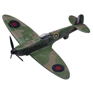 1:100 Scale Spitfire Aircraft: Toys & Games