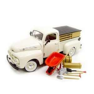  1952 FORD PICKUP WHITE W/TOOLS 1:24 DIECAST MODEL 