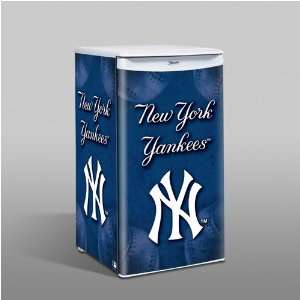 New York Yankees Large Refrigerator Memorabilia.  Sports 