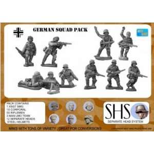   (WWII Miniatures 28mm) German Infantry Squad 1944 Toys & Games
