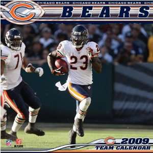    Chicago Bears NFL 12 x 12 Team Wall Calendar: Sports & Outdoors