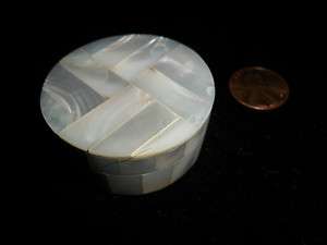 VINTAGE OR ANTIQUE MOTHER OF PEARL PILL OR SNUFF BOX METAL INSIDE 