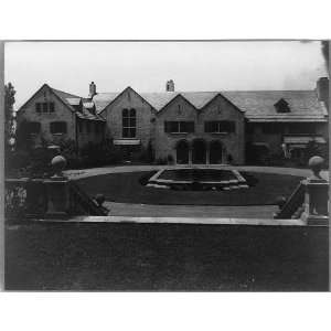   of the Horatio Gates Lloyd family, exterior view 1918